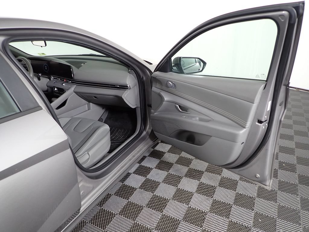 Used 2023 Hyundai Elantra SEL w/ Convenience Package FWD image 35