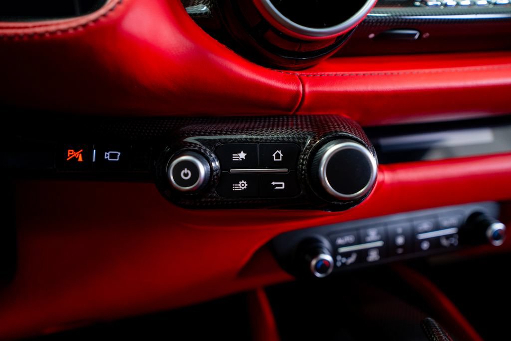 Used 2020 Ferrari 812 Superfast RWD image 88