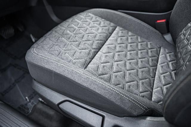 Used 2025 Nissan Kicks SV w/ Charging Package image 31