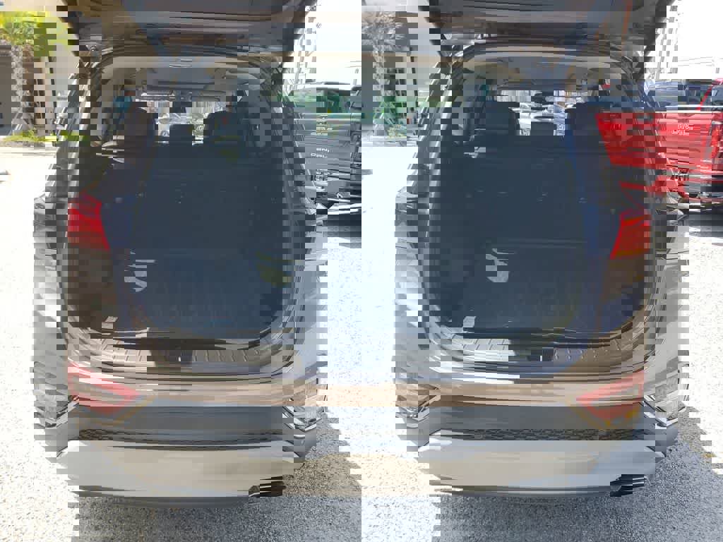 Used 2020 Hyundai Santa Fe Limited image 9