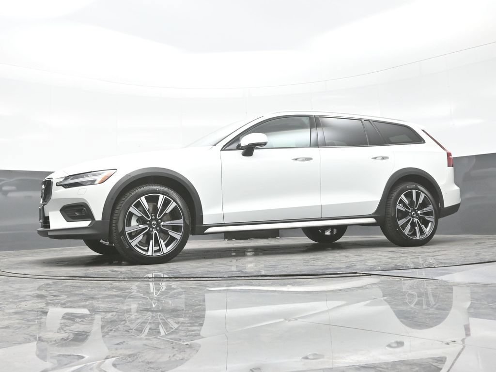 New 2026 Volvo V60 B5 Cross Country Ultra w/ Climate Package AWD/4WD image 26