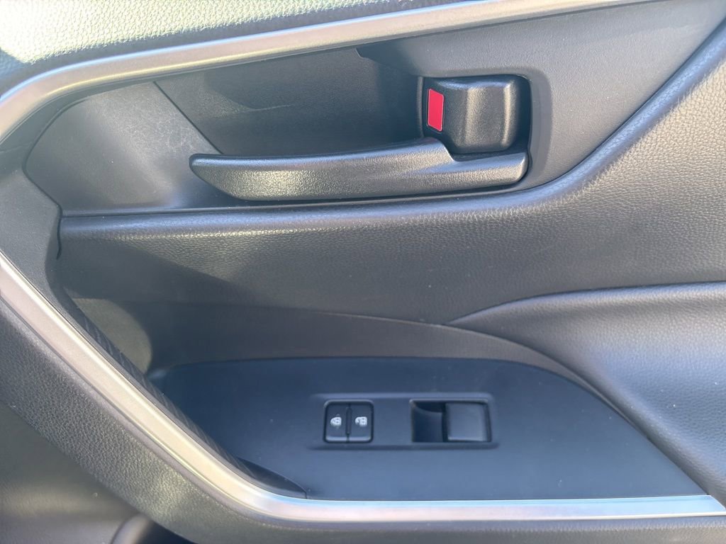 Used 2020 Toyota RAV4 LE w/ All Weather Liner Package AWD/4WD image 28