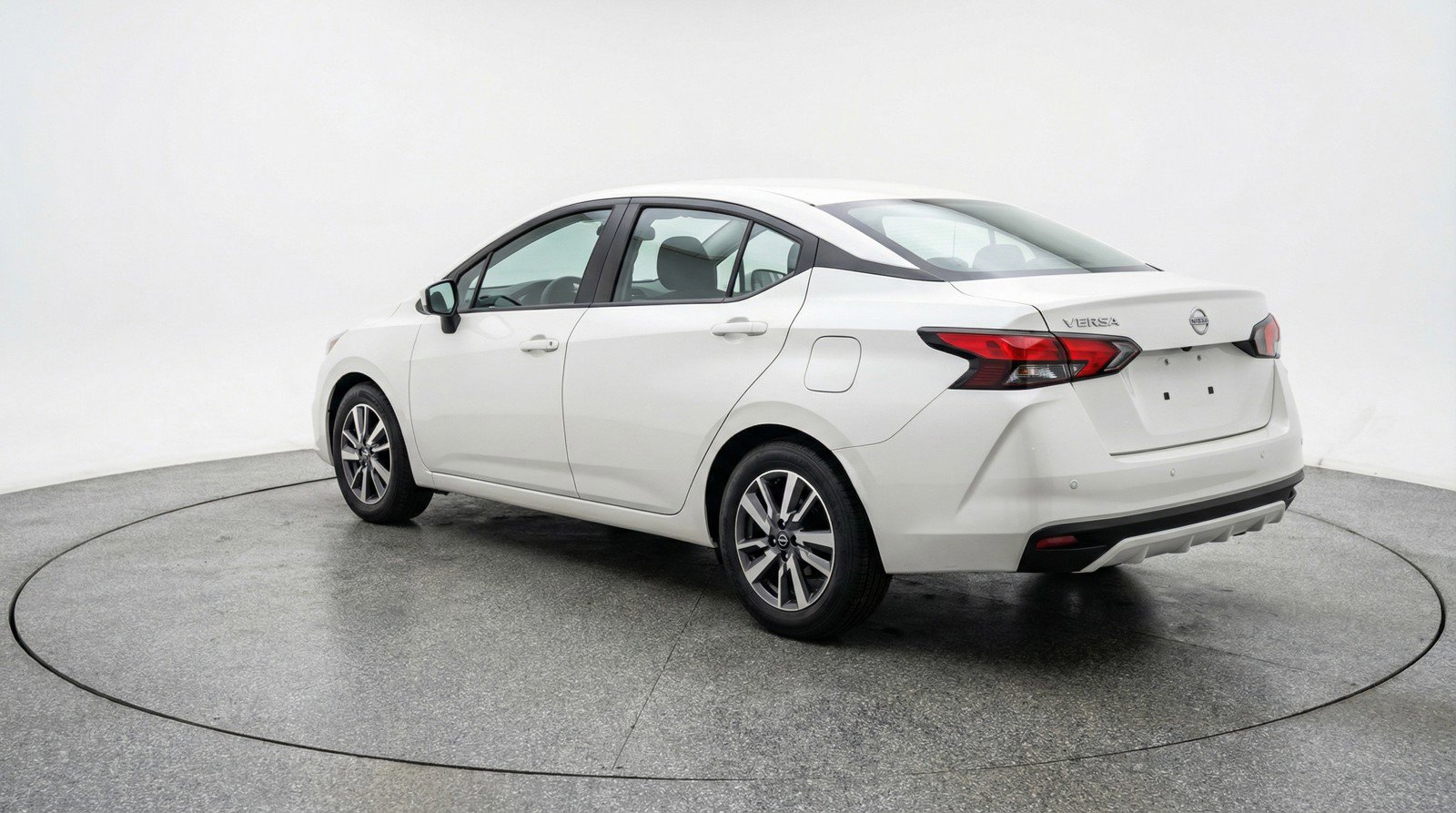 Used 2025 Nissan Versa SV image 6