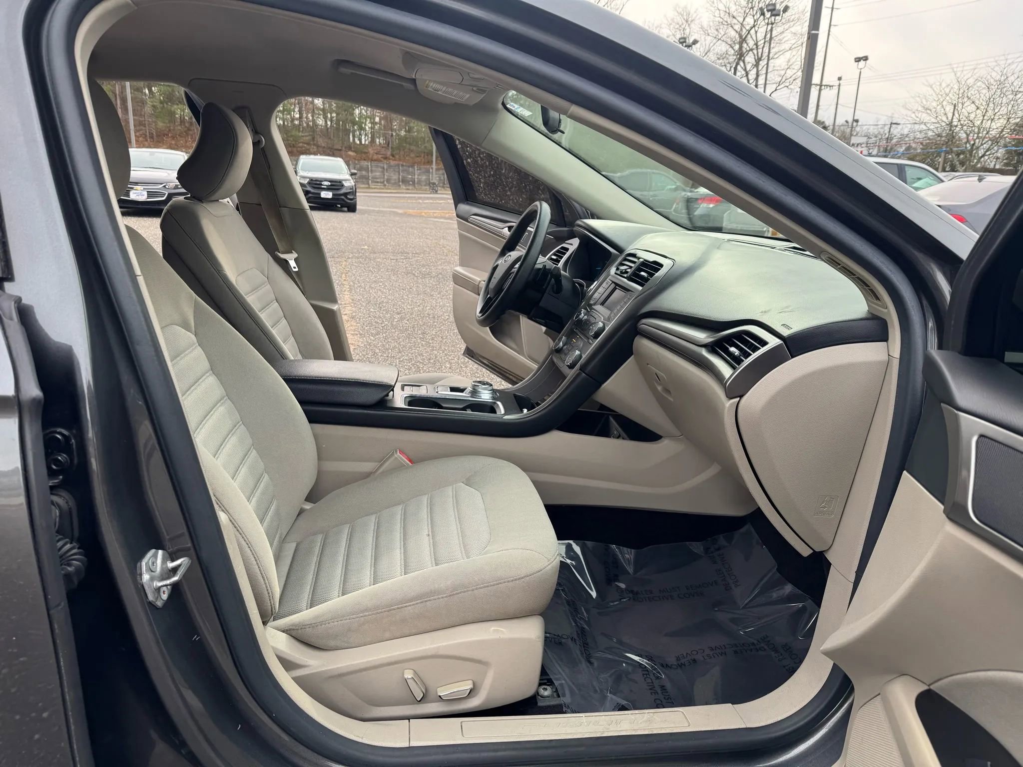 Used 2017 Ford Fusion SE image 22