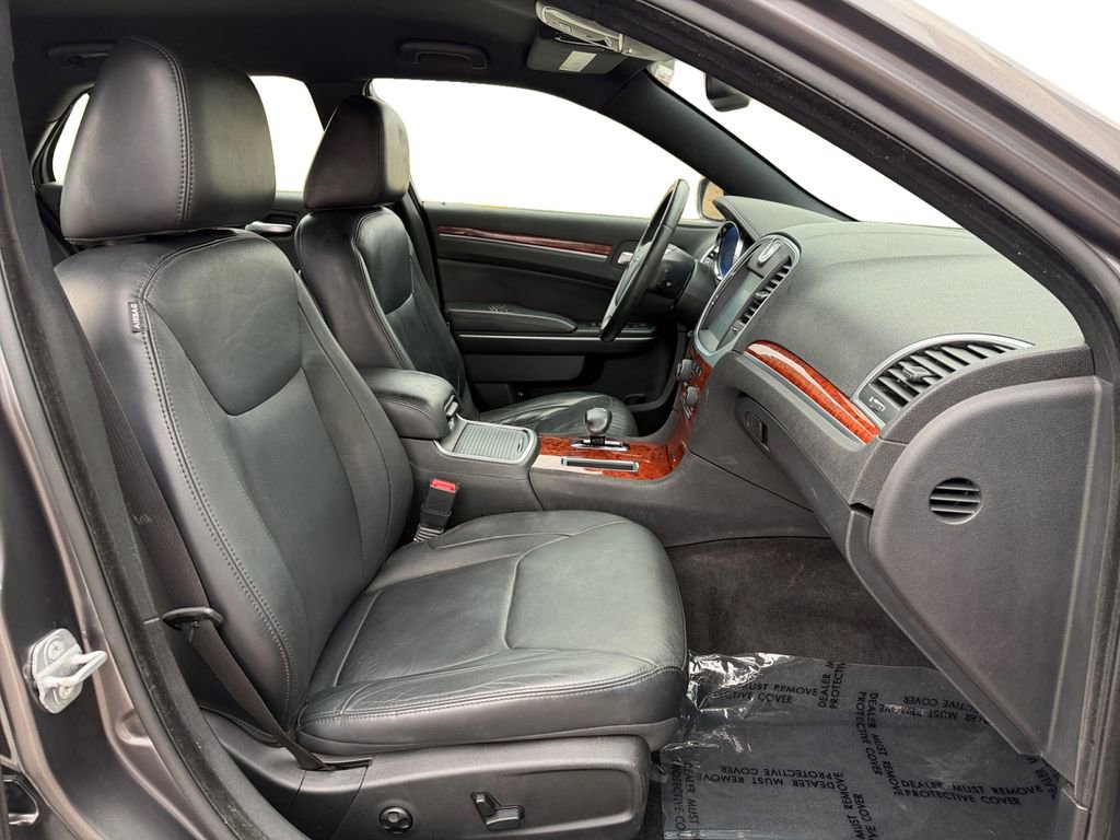 Used 2014 Chrysler 300 AWD w/ Driver Convenience Group image 16