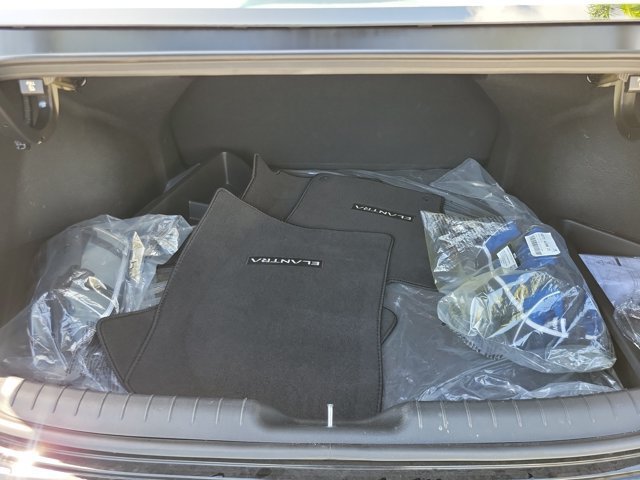 Certified 2026 Hyundai Elantra SE w/ Cargo Package FWD image 6