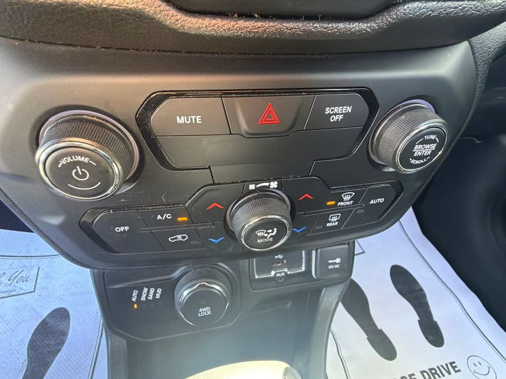 Used 2018 Jeep Renegade Limited w/ UConnect 8.4 Nav Group AWD/4WD image 24