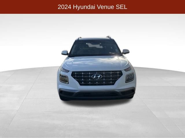 Used 2024 Hyundai Venue SEL image 2