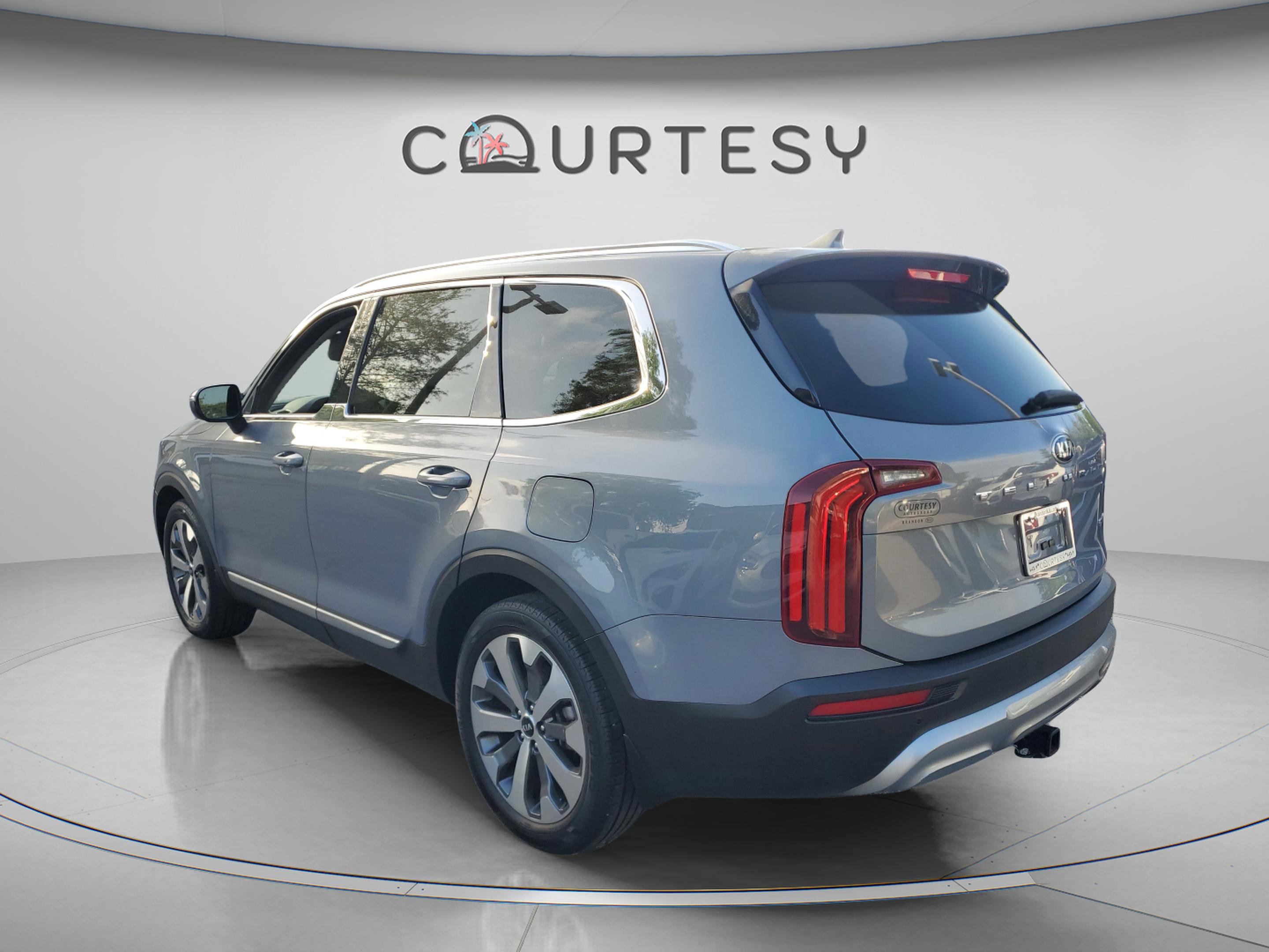 Used 2020 Kia Telluride EX w/ EX Premium Package image 2