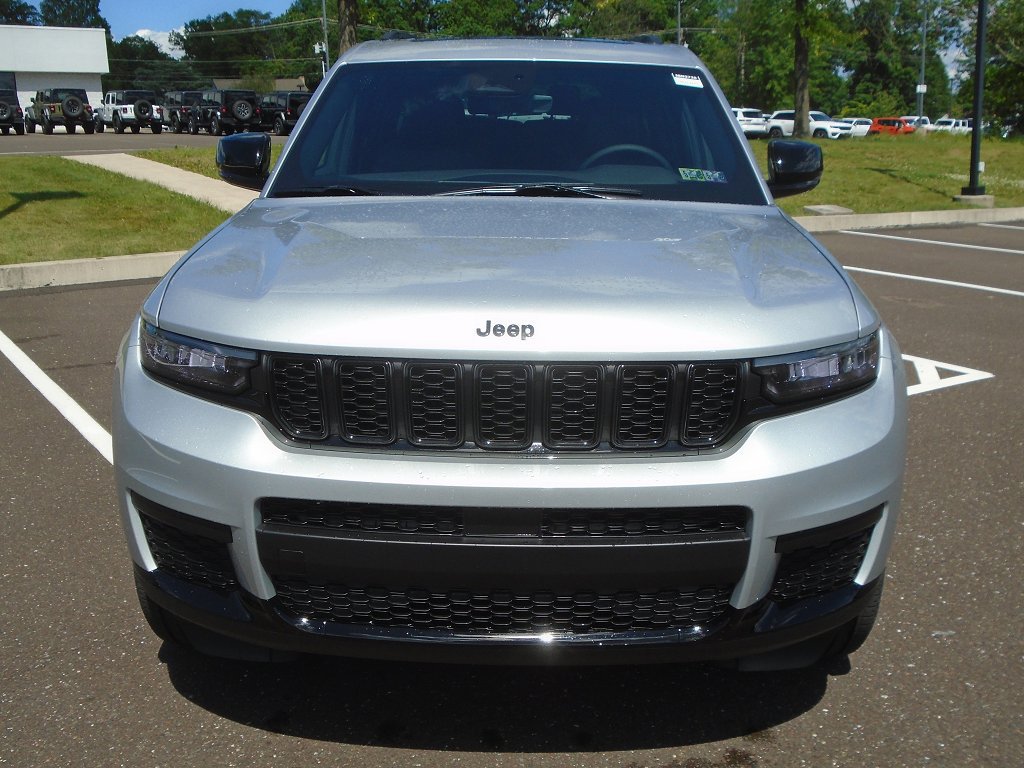 New 2025 Jeep Grand Cherokee L Altitude AWD/4WD image 5