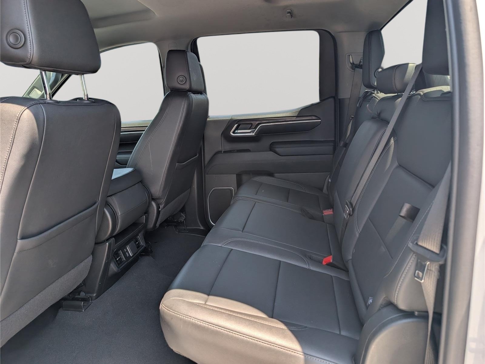 Used 2025 GMC Sierra 1500 SLT RWD image 14
