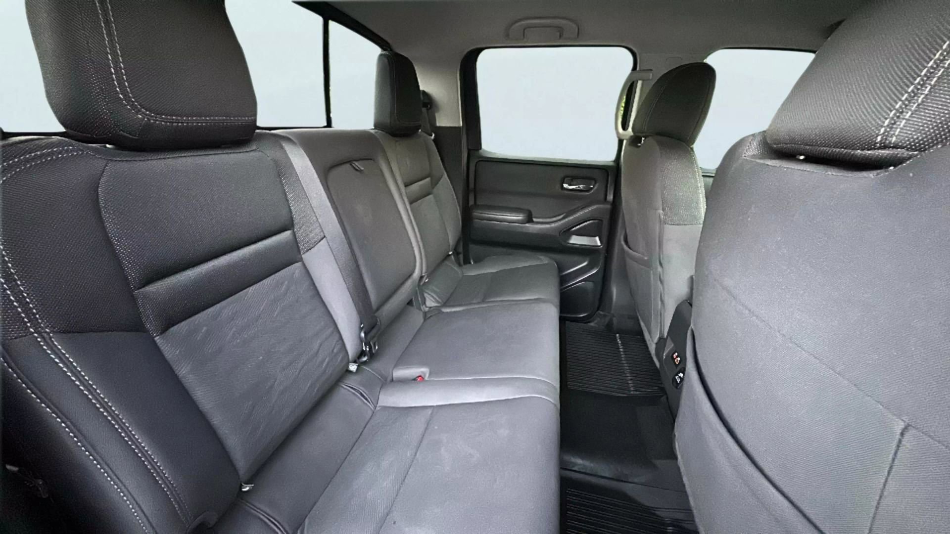 Used 2022 Nissan Frontier SV image 14