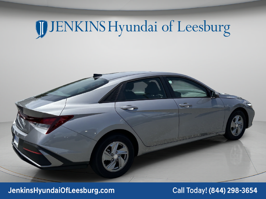 New 2025 Hyundai Elantra SE FWD image 5