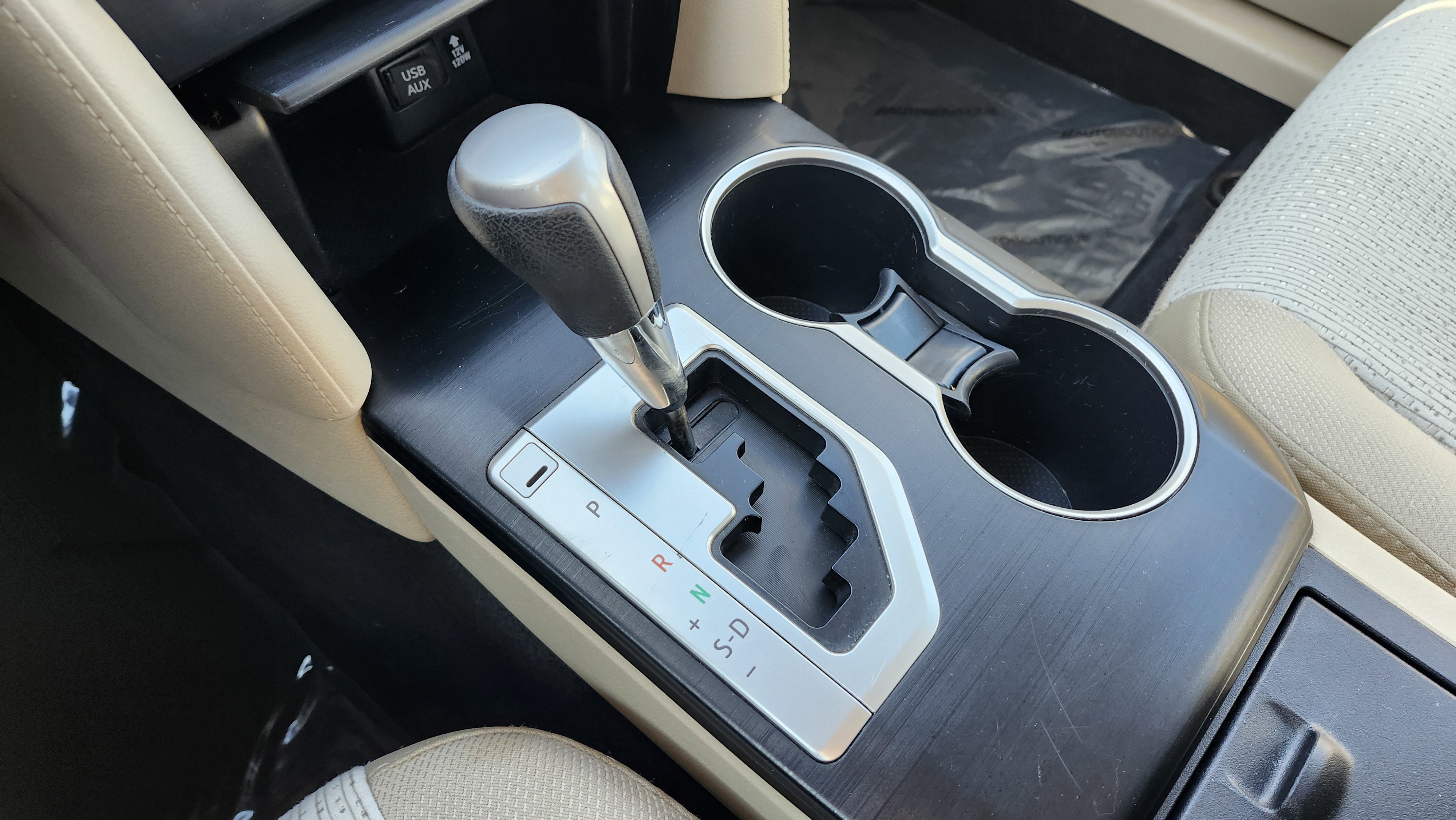 Used 2012 Toyota Camry LE image 8