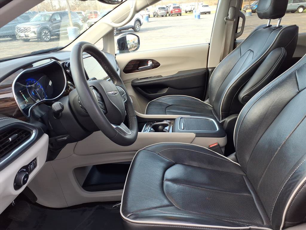 Used 2023 Chrysler Pacifica Limited image 14