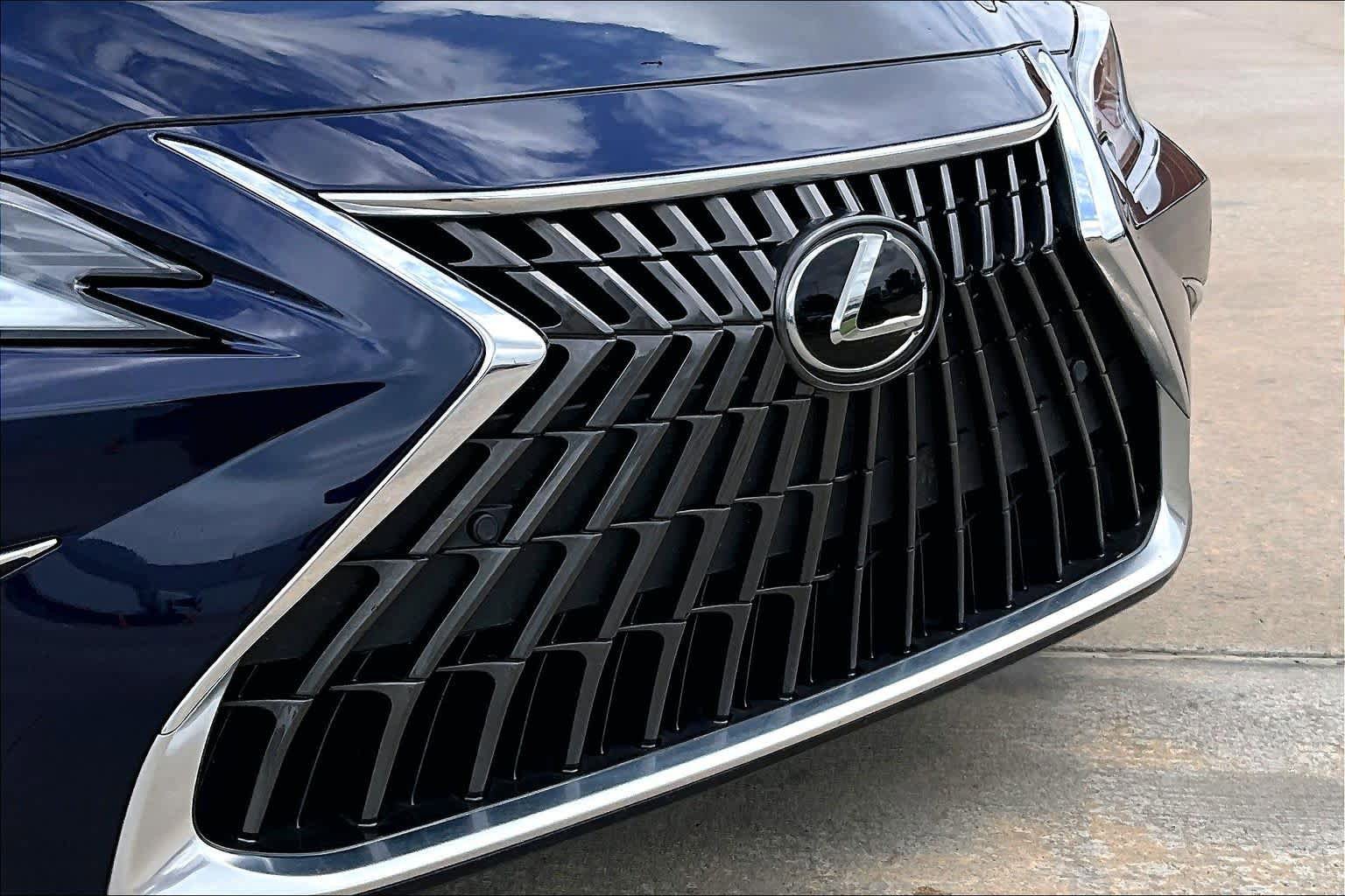 Certified 2025 Lexus ES 300h w/ Premium Package image 30