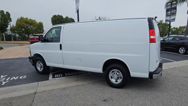 Used 2024 Chevrolet Express 2500 w/ Driver Convenience Package RWD image 6