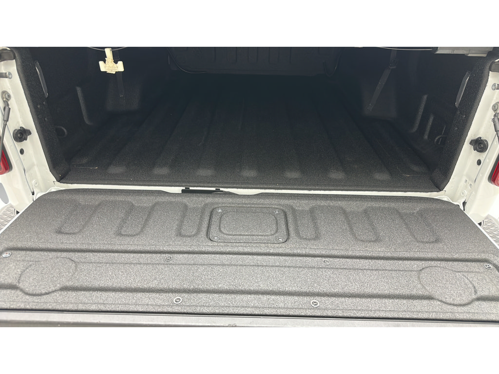 Used 2024 Jeep Gladiator Willys AWD/4WD image 10