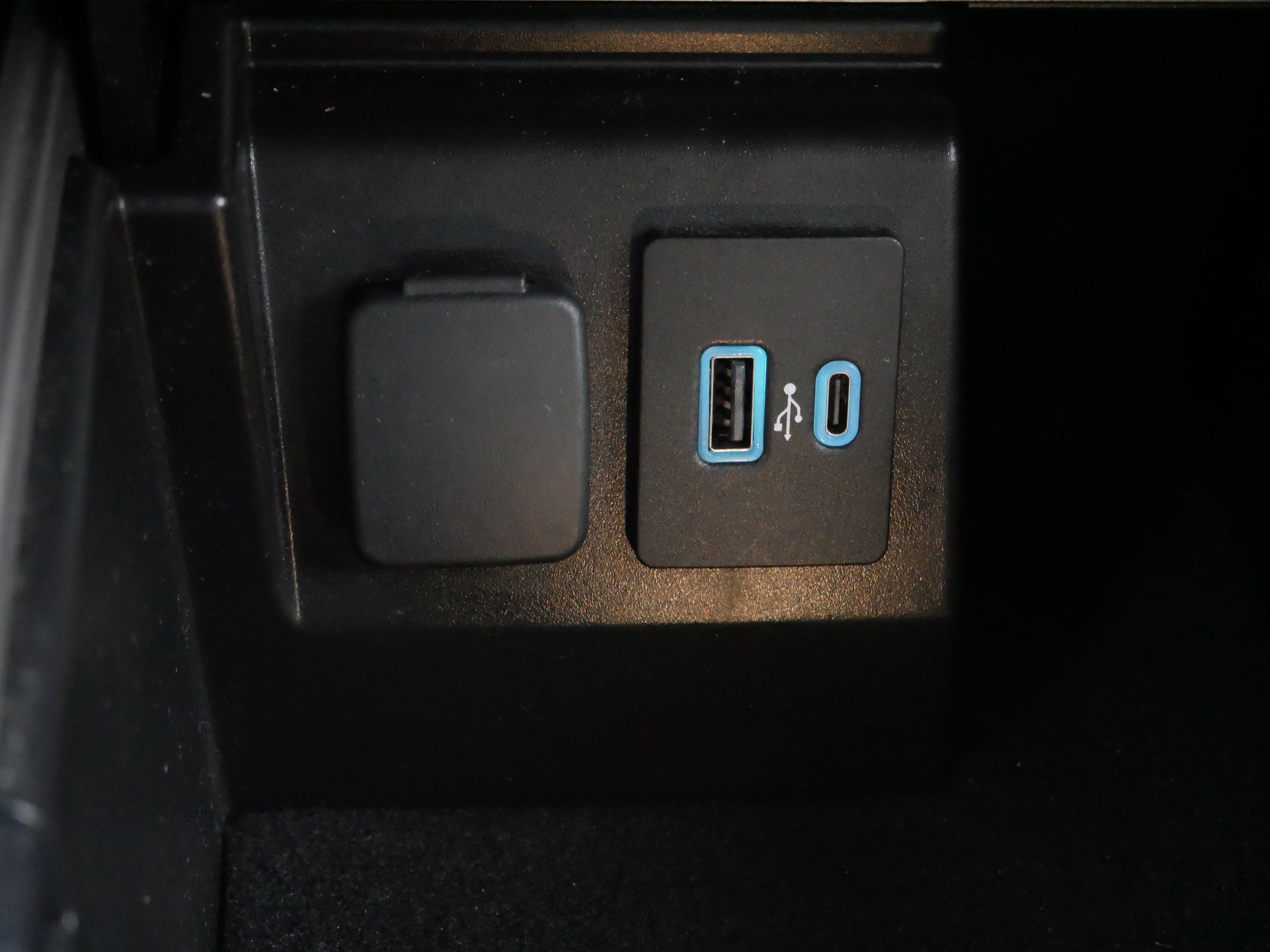 Used 2022 Ford Explorer XLT image 30