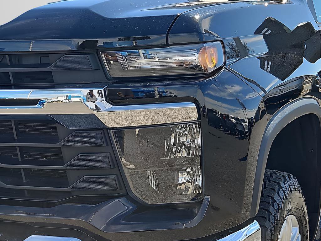 Used 2025 Chevrolet Silverado 2500 LT w/ Convenience Package image 7