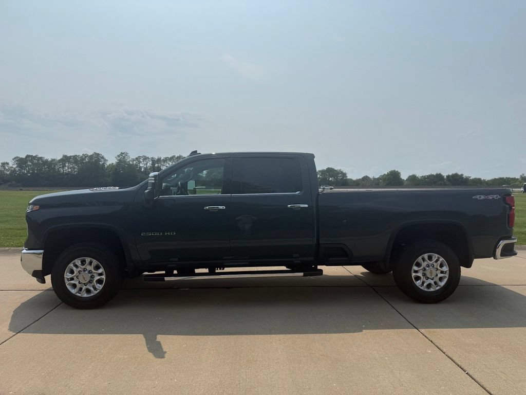 Used 2026 Chevrolet Silverado 2500 LTZ w/ LTZ Premium Package AWD/4WD image 9