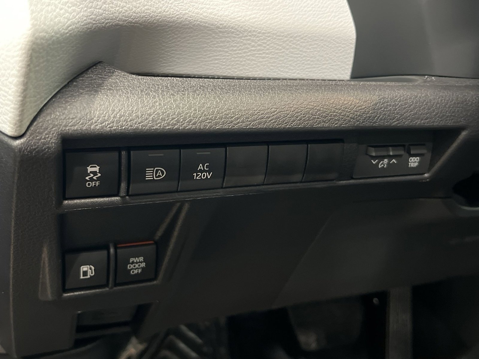 Used 2026 Toyota Sienna XSE image 27