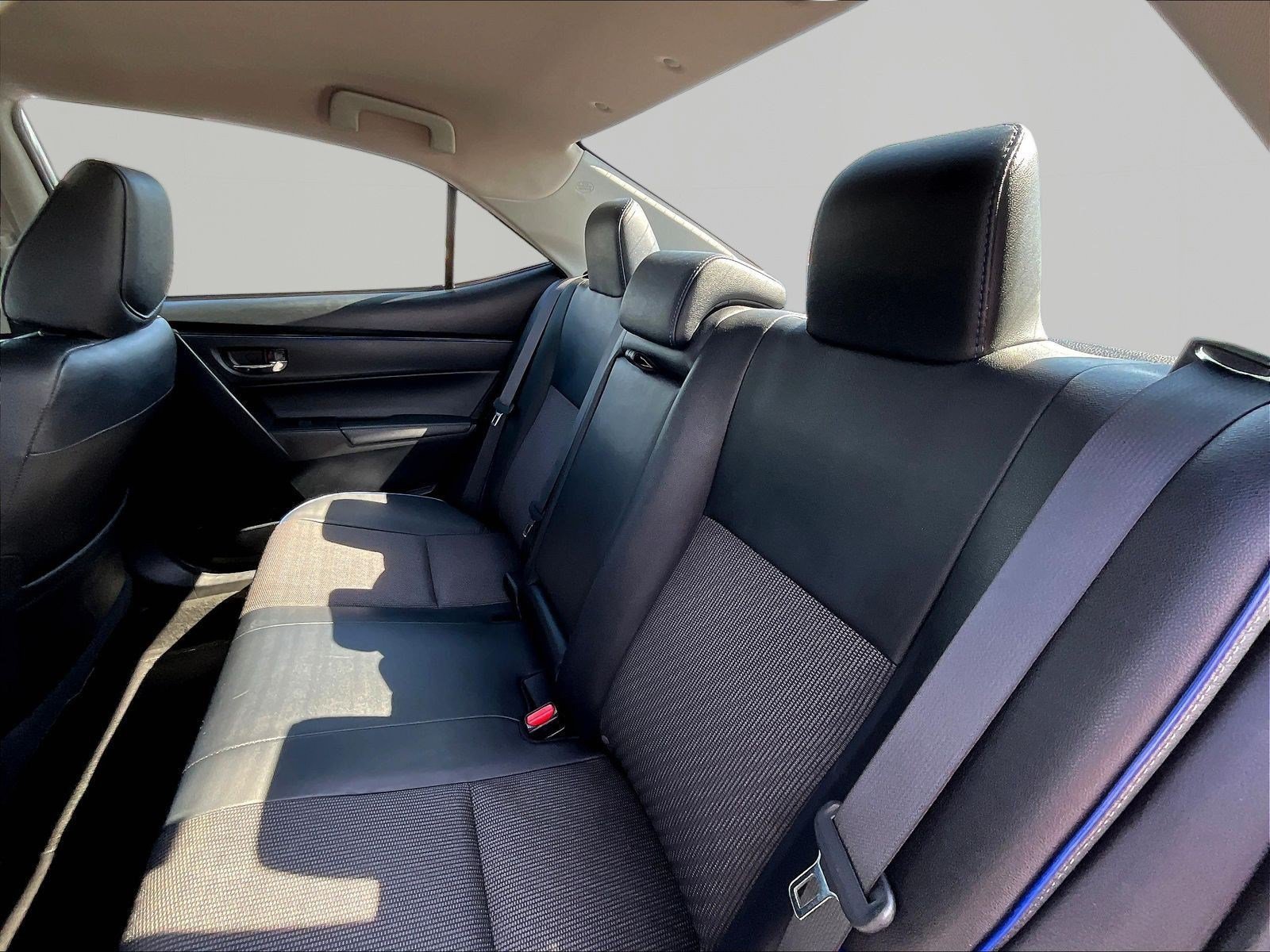 Used 2018 Toyota Corolla SE w/ Carpet Mat Package (TMS) FWD image 22