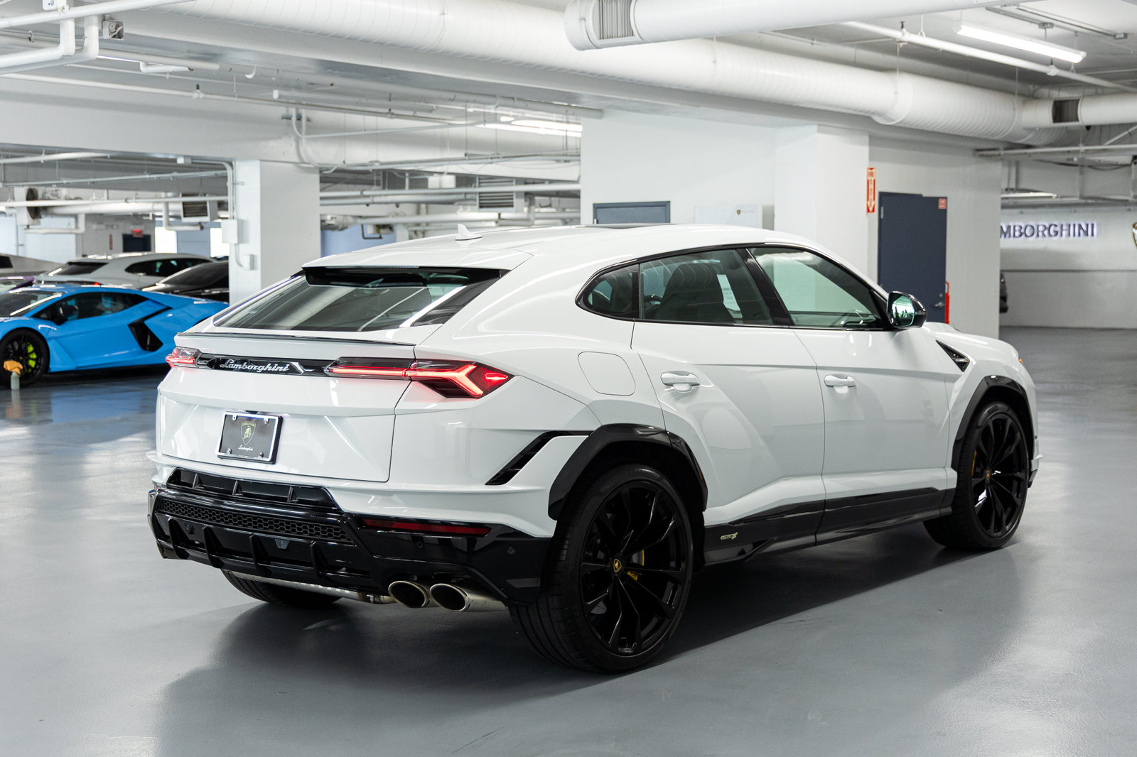 Used 2024 Lamborghini Urus S AWD/4WD image 8