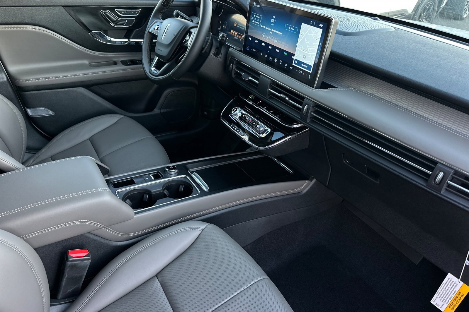 New 2025 Lincoln Corsair FWD w/ Equipment Group 101A image 15