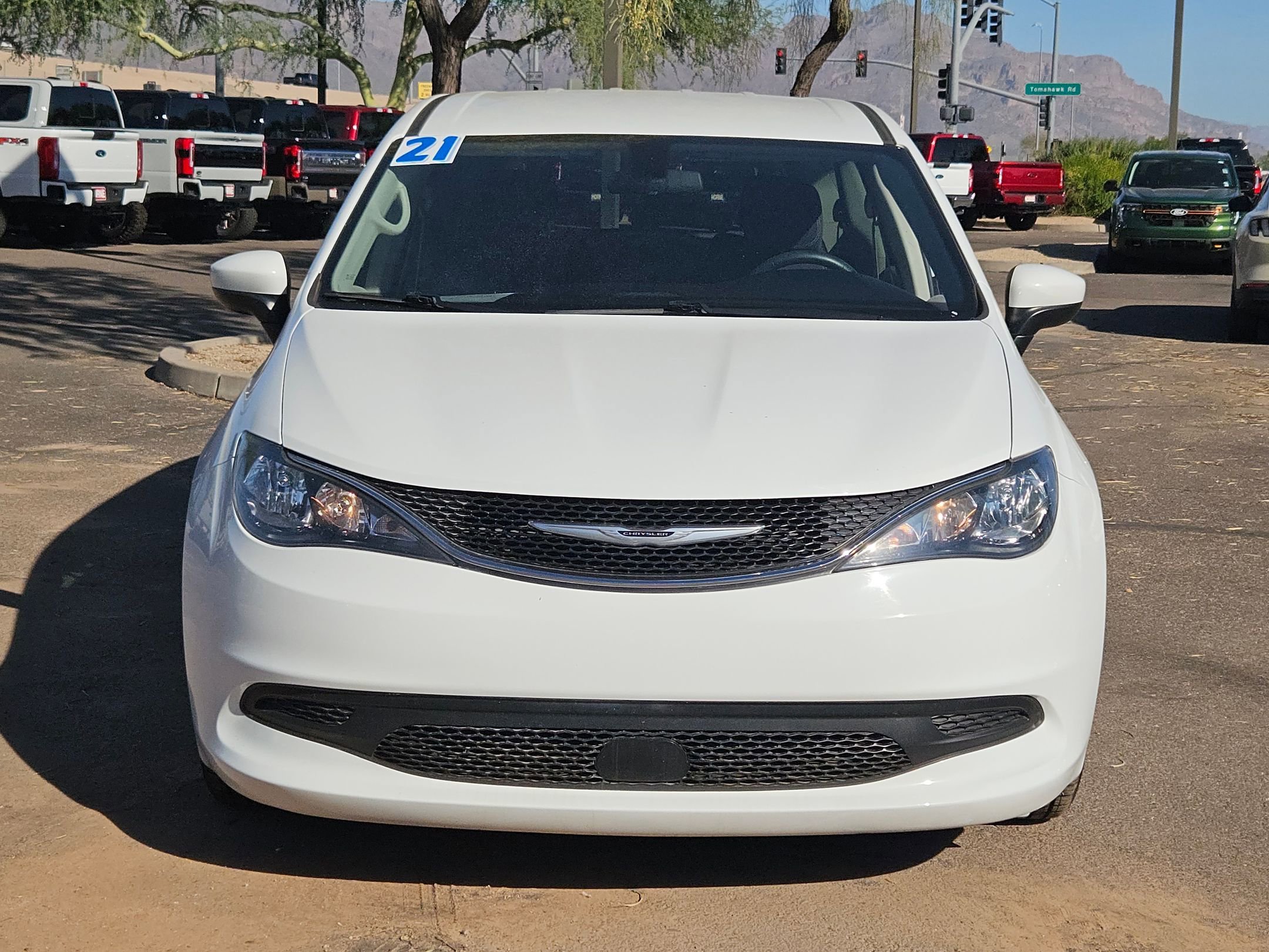 Used 2021 Chrysler Voyager LX image 2