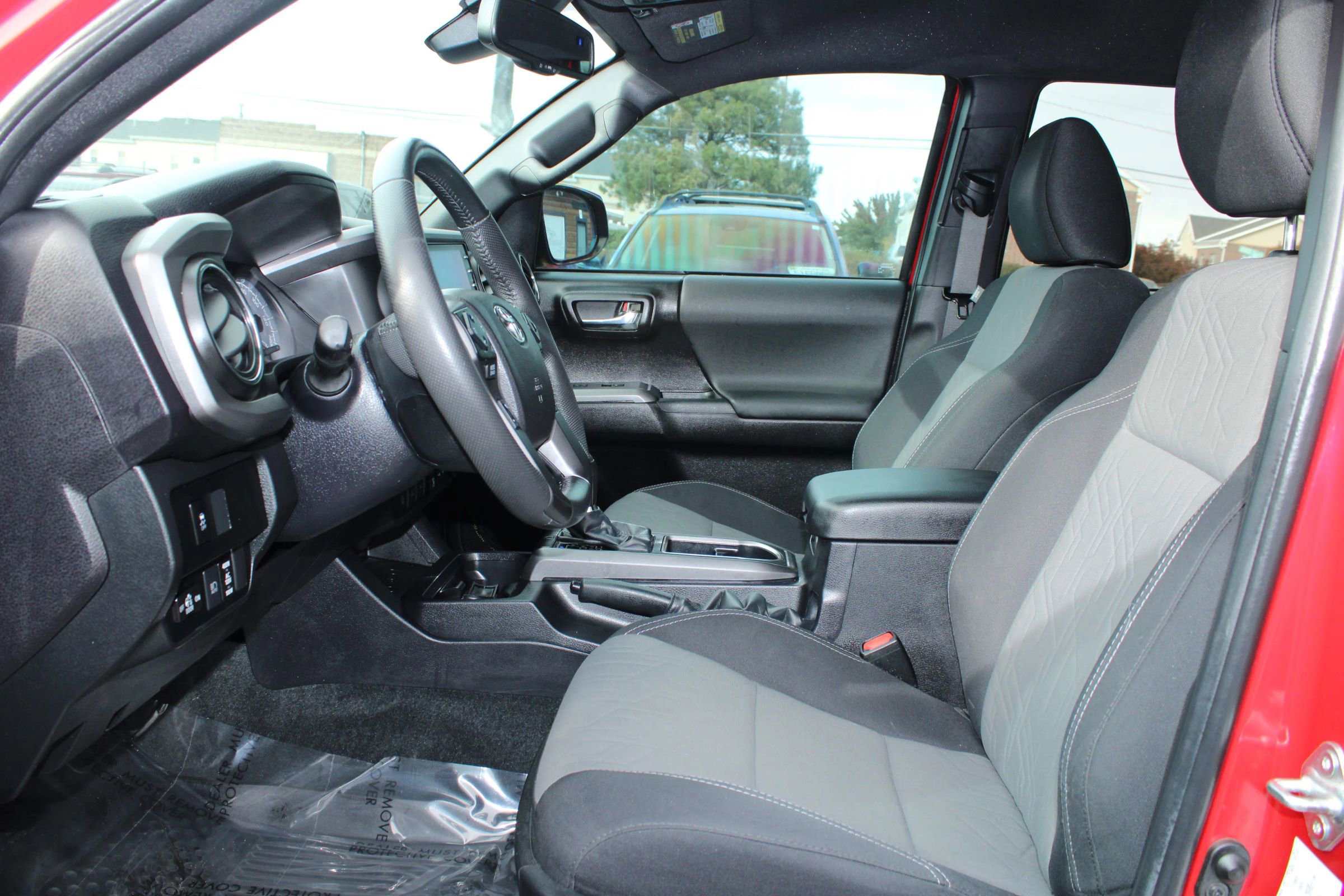 Used 2022 Toyota Tacoma TRD Off-Road image 17