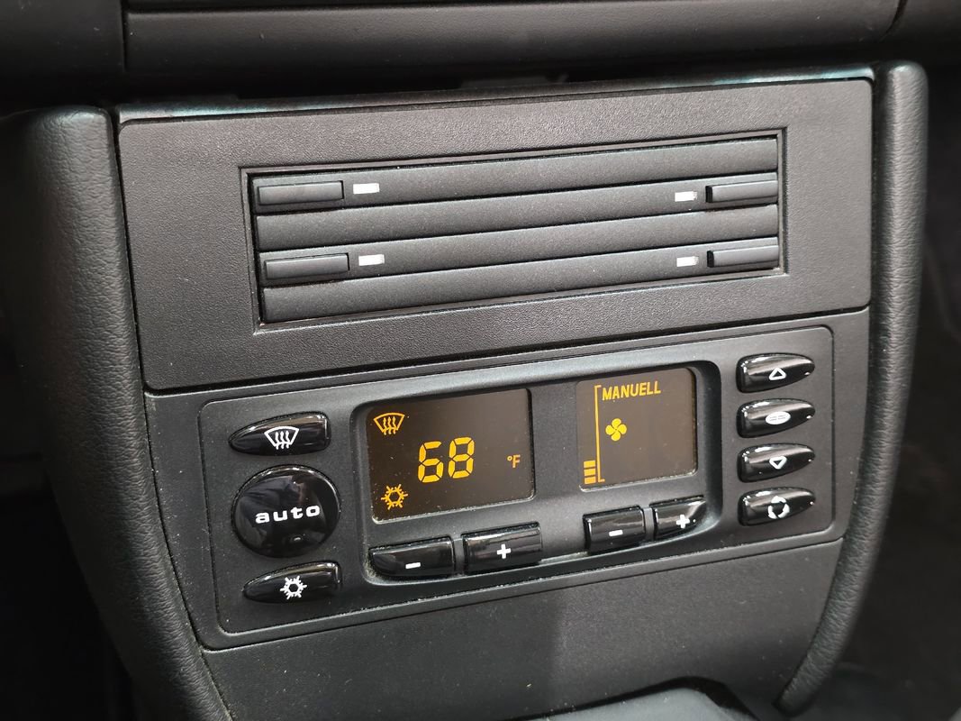 Used 2001 Porsche Boxster image 49