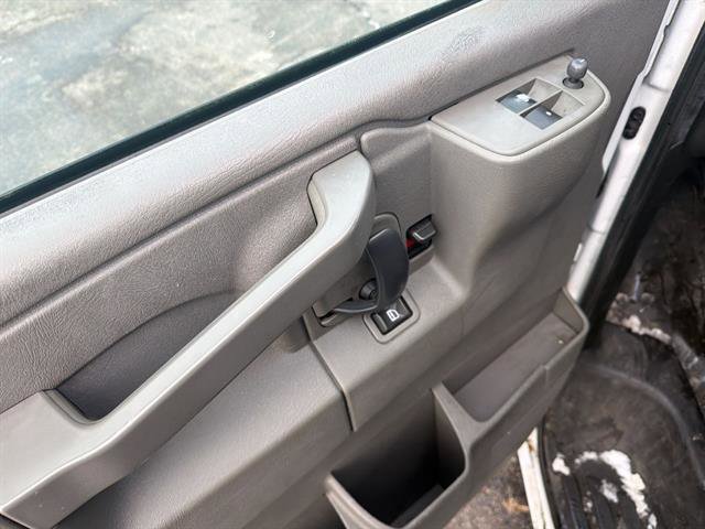 Used 2017 Chevrolet Express 3500 Extended image 36