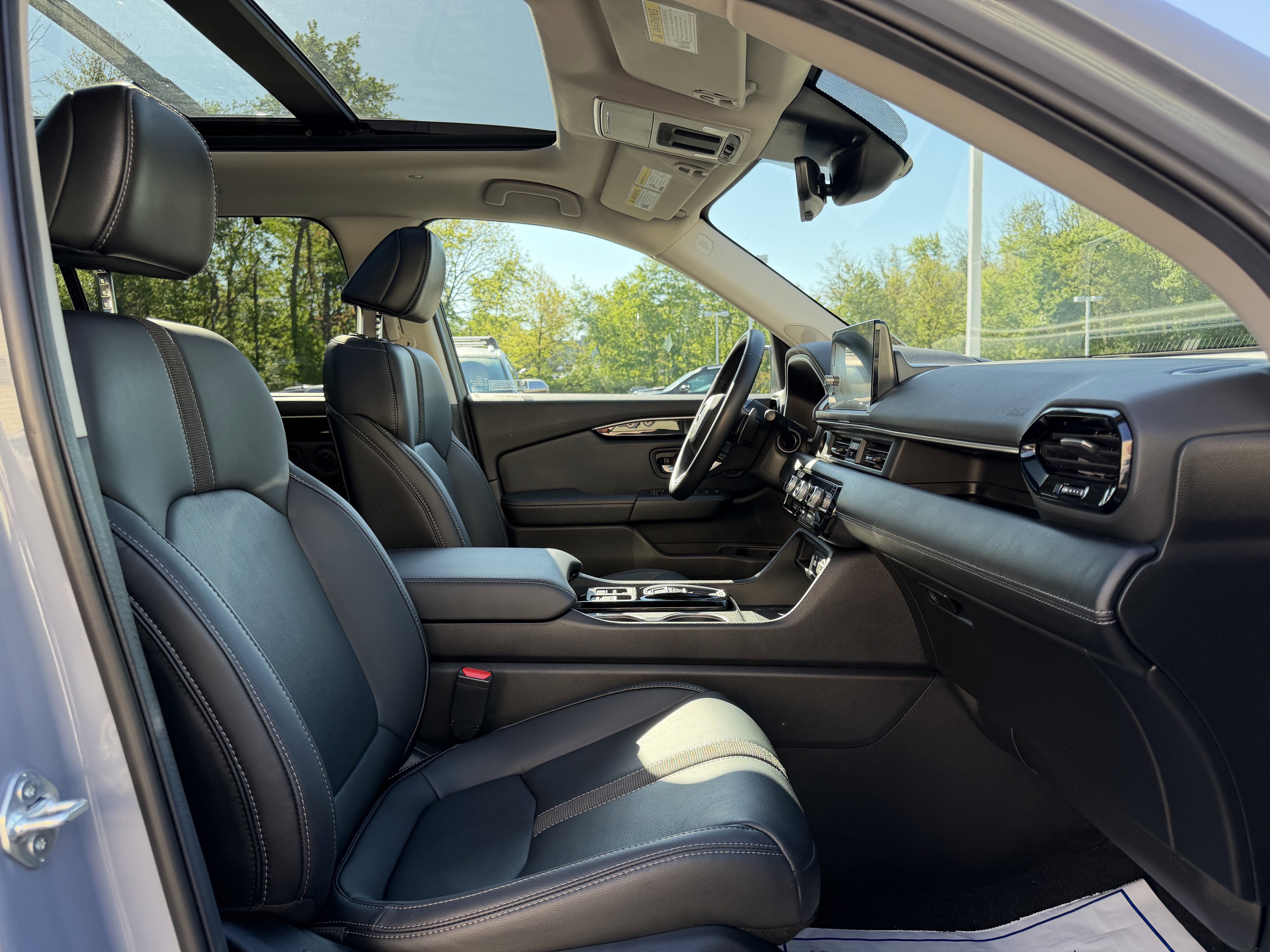 Used 2025 Honda Pilot Touring image 15