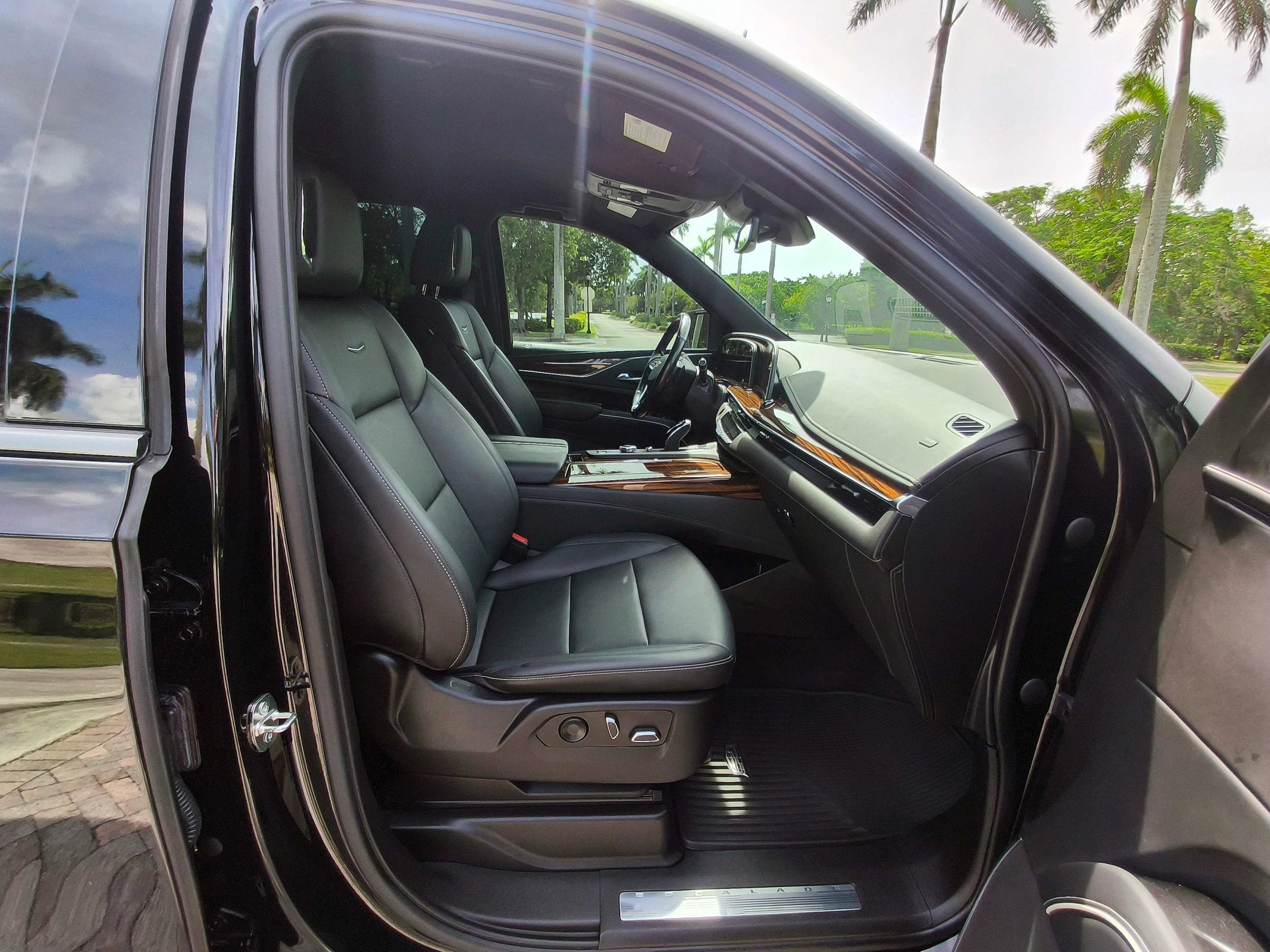 Used 2023 Cadillac Escalade ESV Luxury AWD/4WD image 40