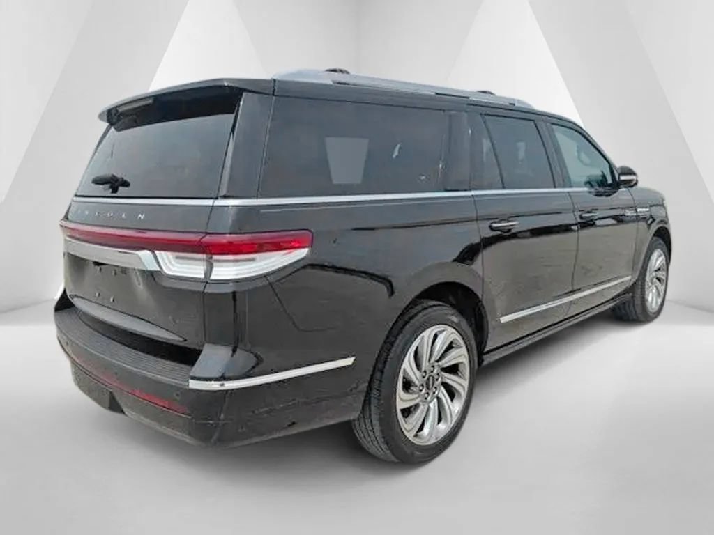 Used 2023 Lincoln Navigator L Reserve AWD/4WD image 8