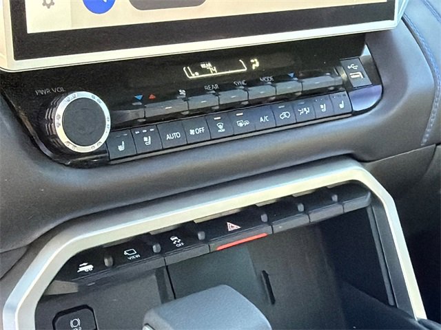 Used 2025 Toyota Sequoia Platinum image 29