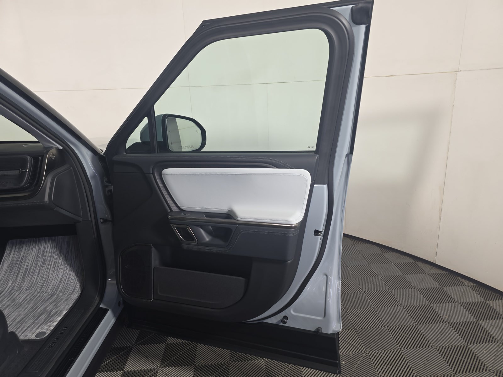 Used 2024 Rivian R1S Adventure Quad AWD/4WD image 52