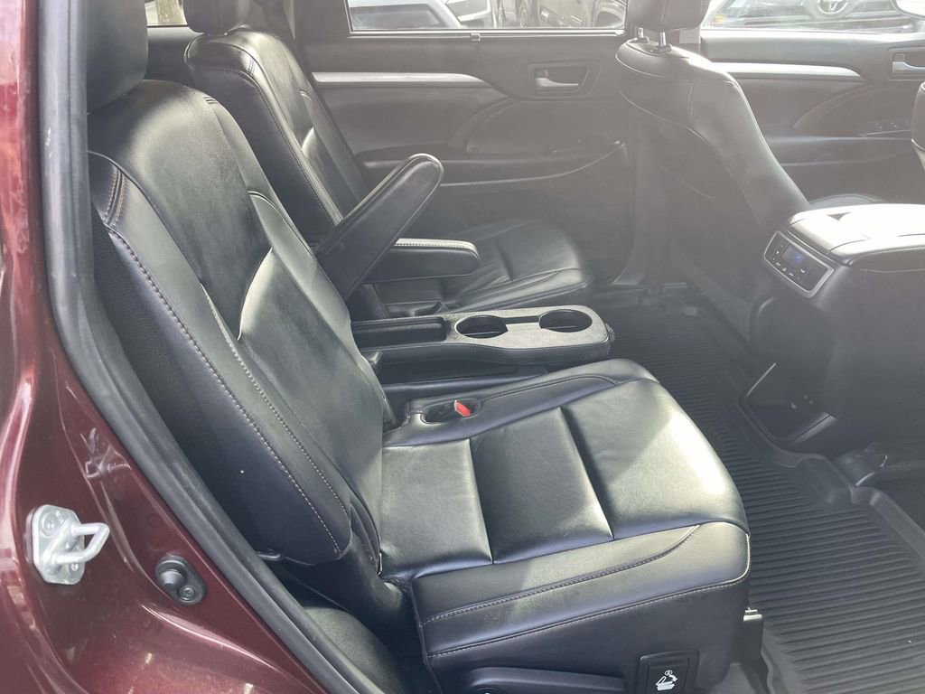 Used 2019 Toyota Highlander XLE image 46