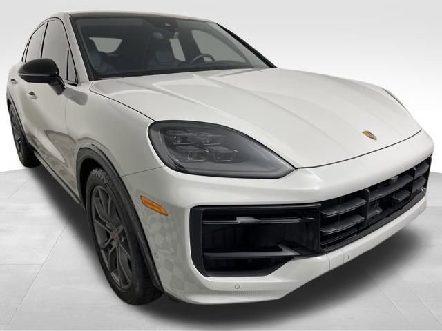Used 2025 Porsche Cayenne GTS image 11