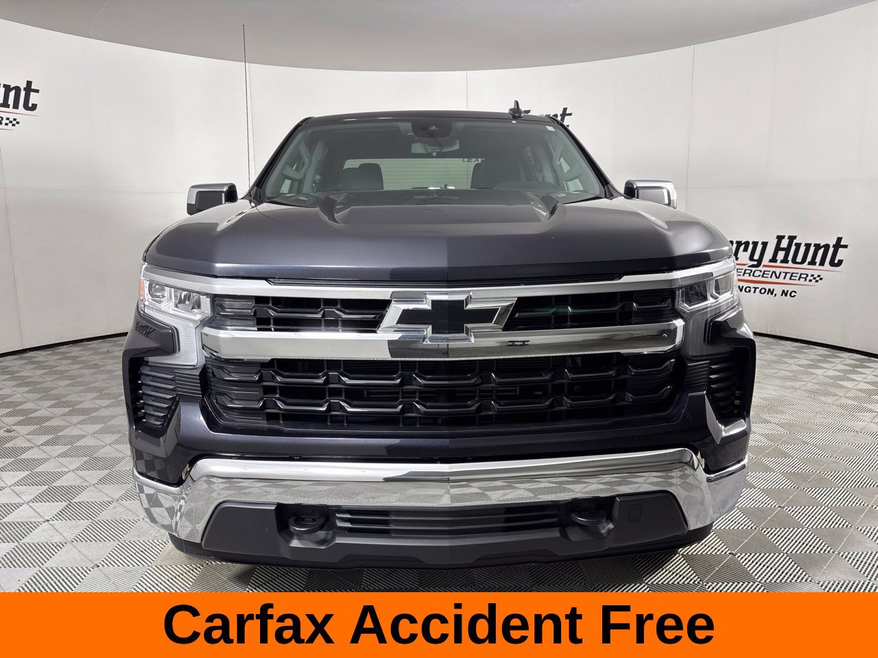 Used 2023 Chevrolet Silverado 1500 LT AWD/4WD image 3