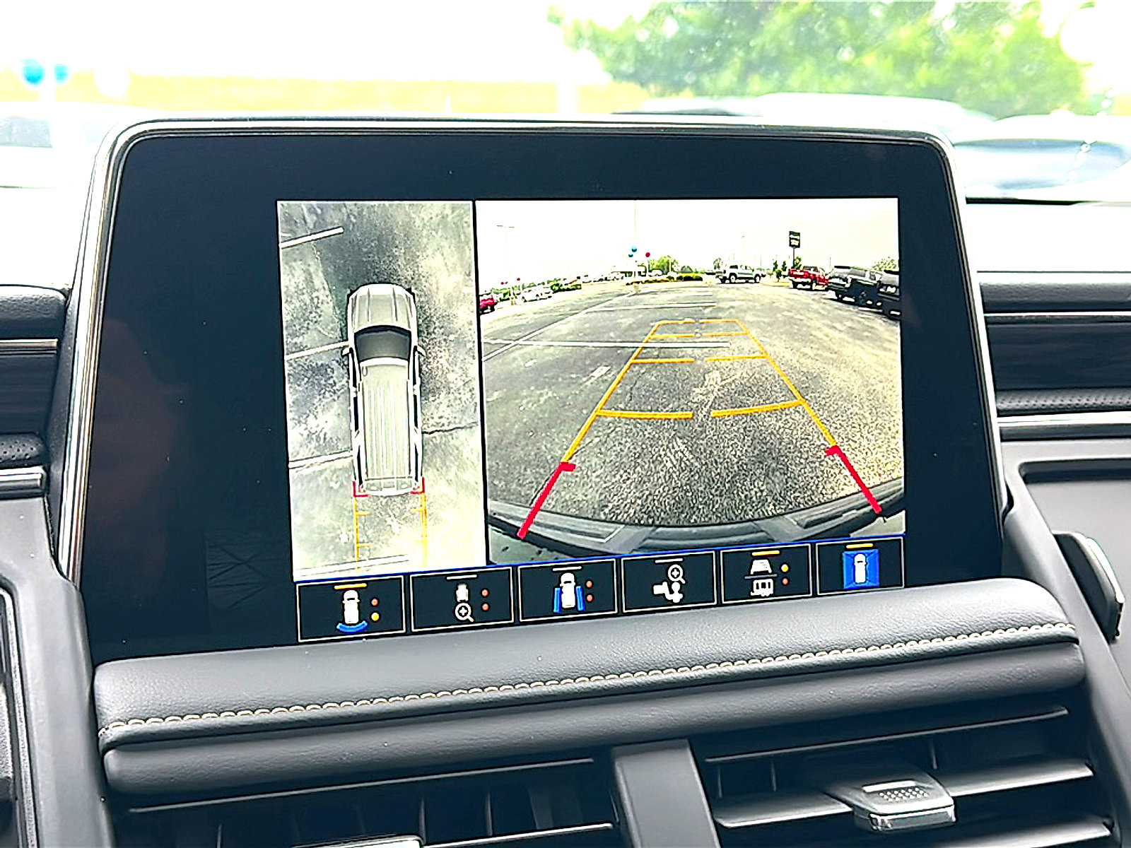 Used 2023 GMC Yukon XL SLT w/ SLT Premium Package AWD/4WD image 34