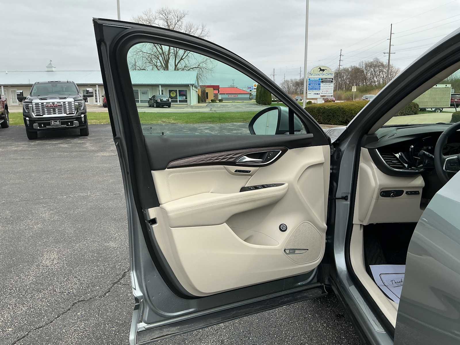 Used 2023 Buick Envision Avenir image 20