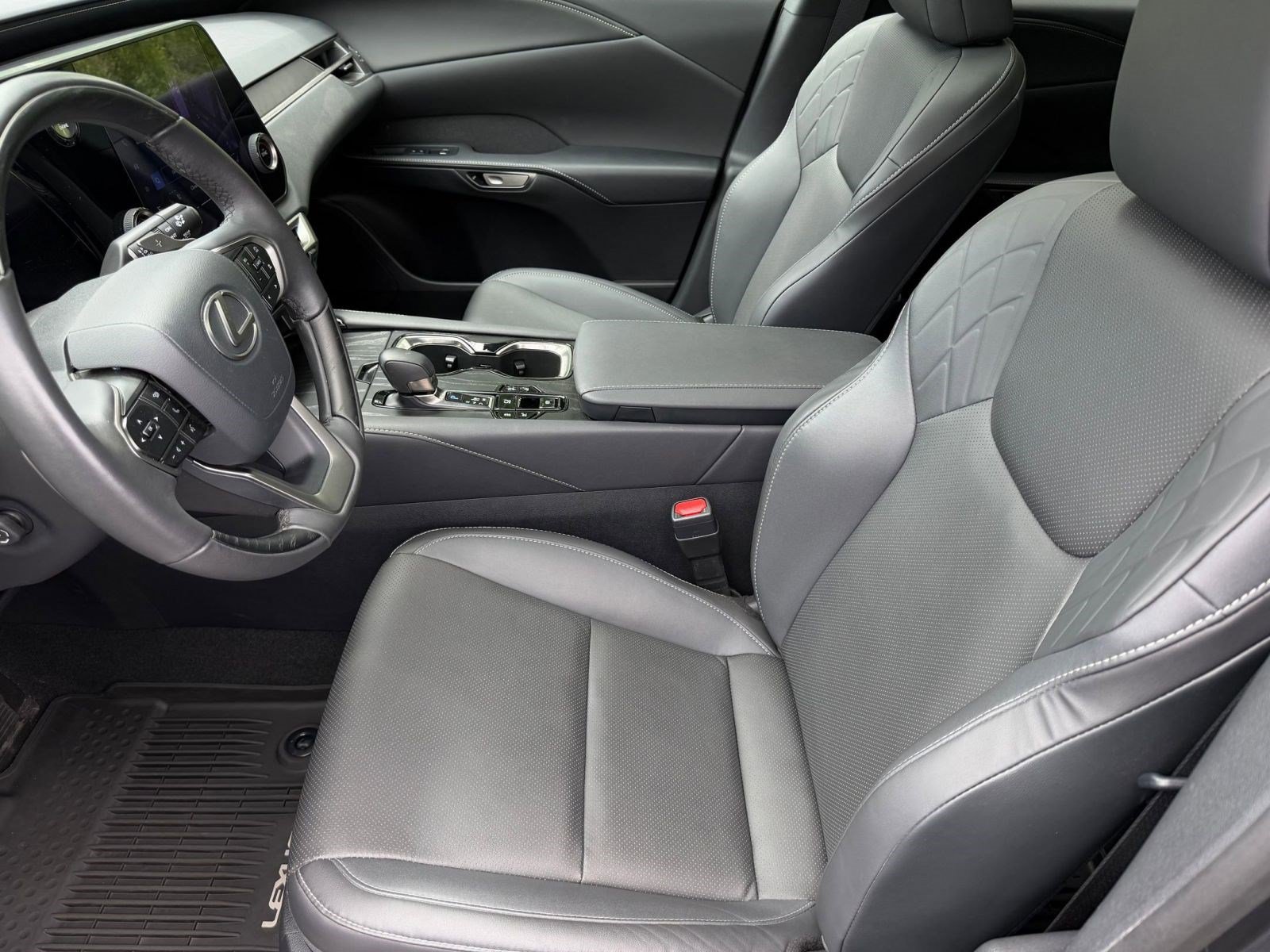 Used 2024 Lexus RX 350 Premium w/ Accessory Package (Z1) AWD/4WD image 5