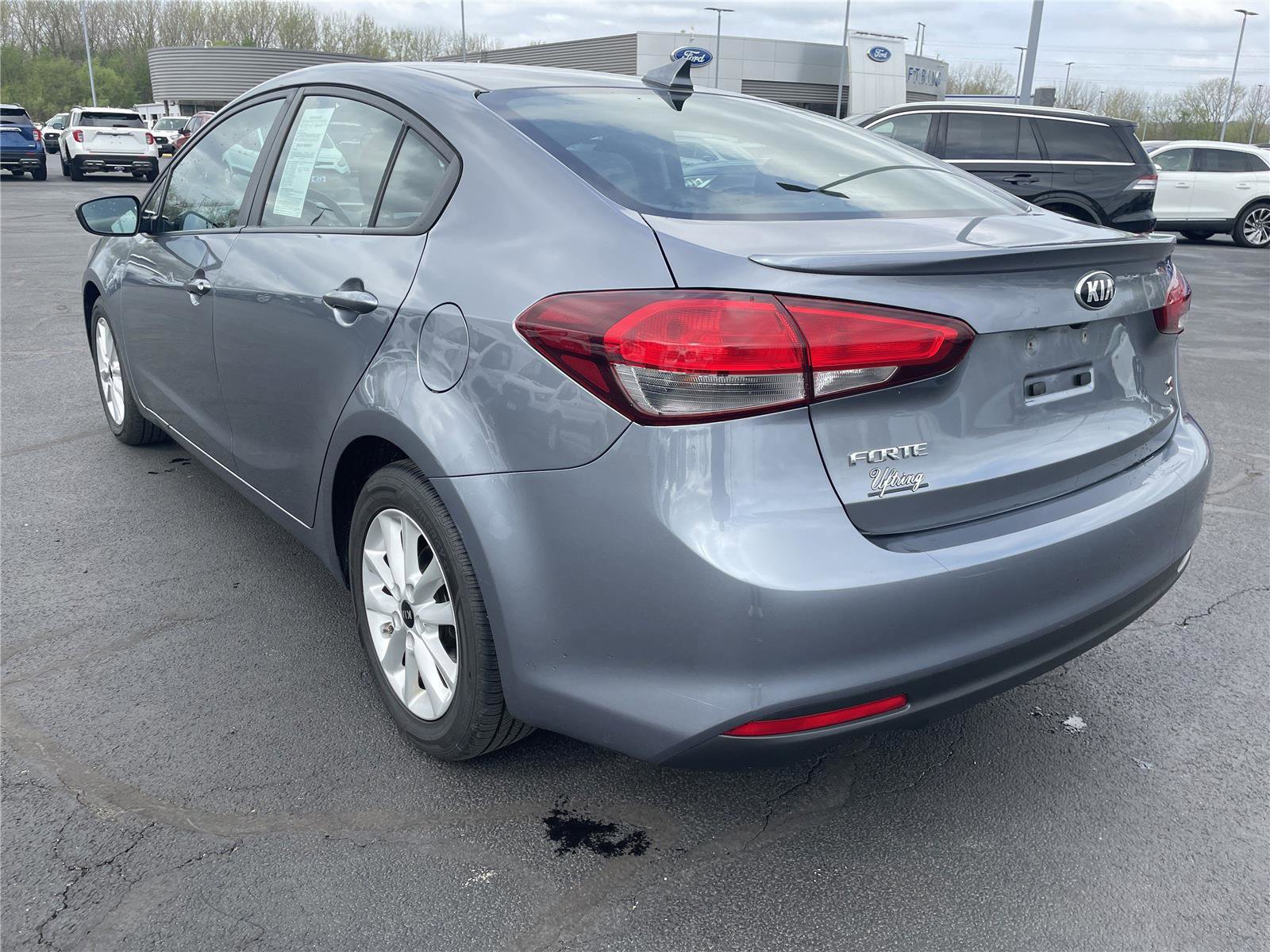 Used 2017 Kia Forte S FWD image 3