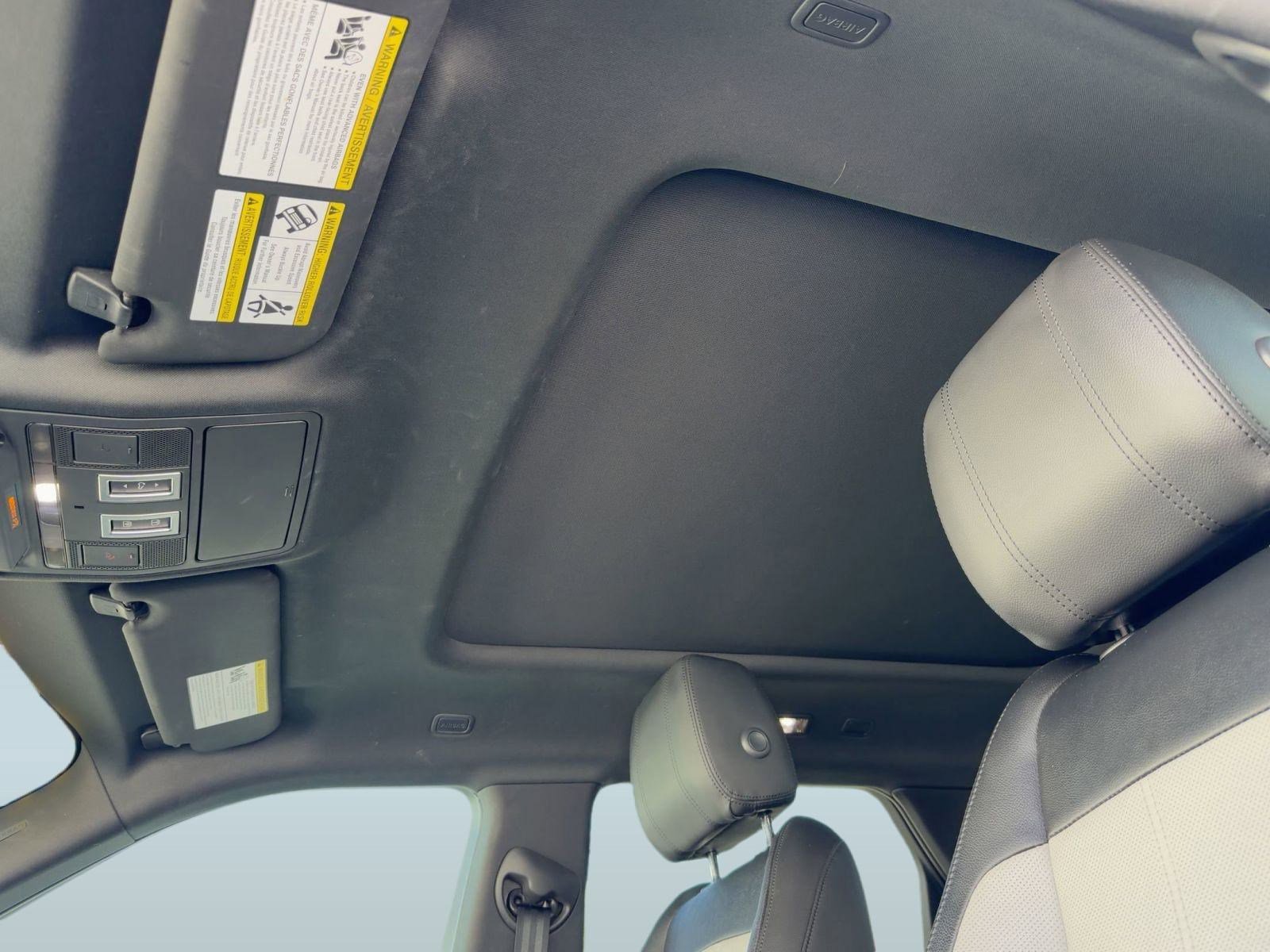 Used 2020 Land Rover Range Rover Evoque R-Dynamic SE image 13