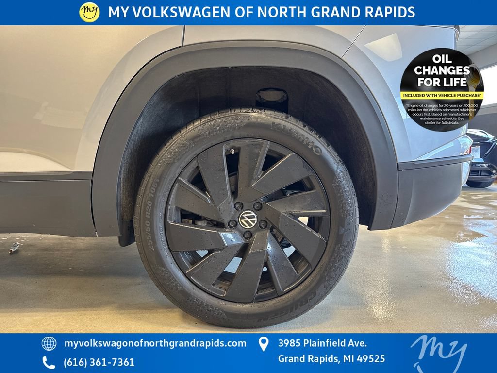 Used 2024 Volkswagen Atlas Cross Sport SE AWD/4WD image 34