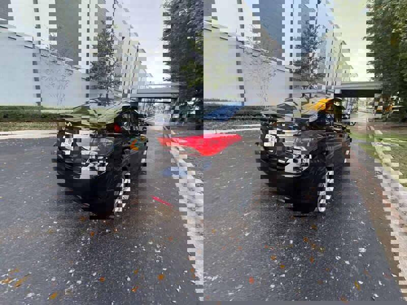 Used 2013 Hyundai Elantra Limited w/ Technology Pkg image 3