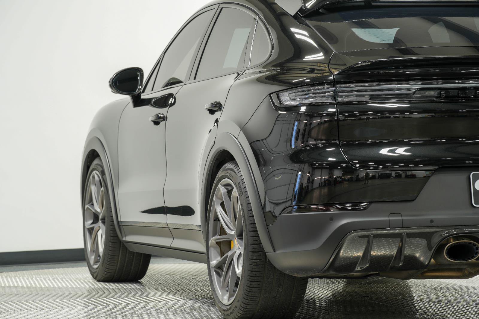 Used 2024 Porsche Cayenne Turbo GT AWD/4WD image 19