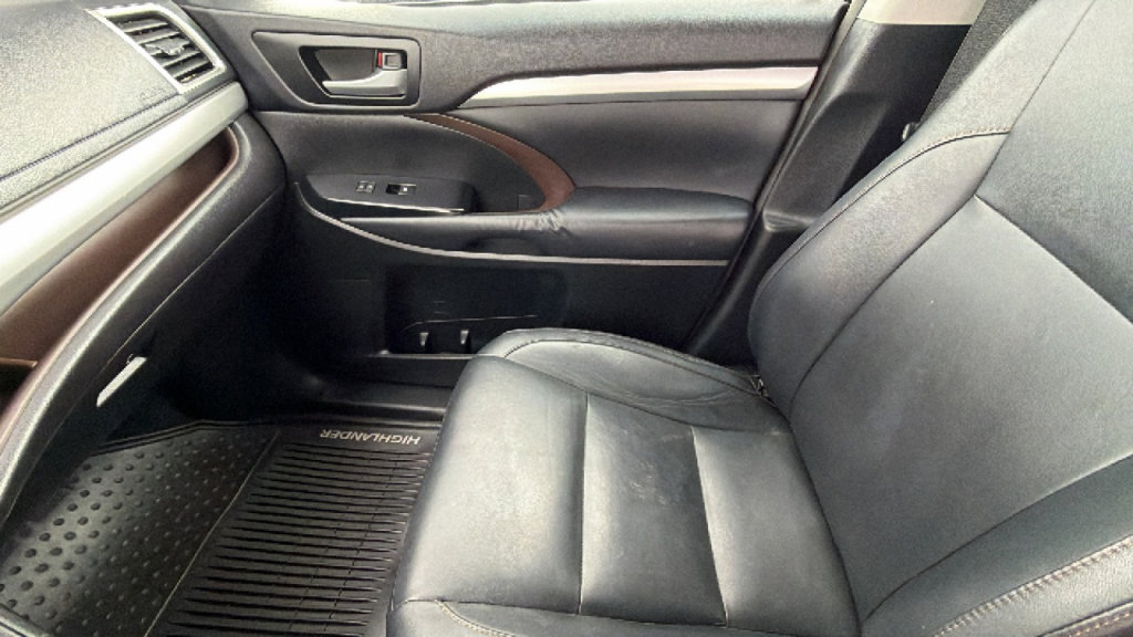 Used 2014 Toyota Highlander XLE AWD/4WD image 12